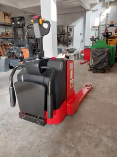 Forklift Bekas Pallet Elektrik 7 ~blog/2024/1/24/pallet_truck_8